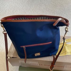 Dooney & Bourke -cross body purse-almost brand new. Navy